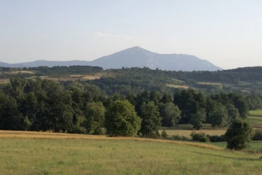 IZGUBILO SE TROJE PLANINARA NA RTNJU: Spasioci rano jutros krenuli u potragu, pa uspeli da ih evakuišu!