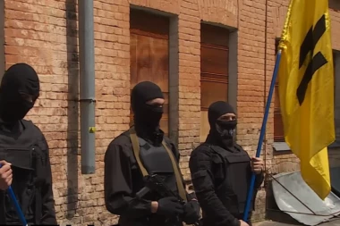 JEZIVO! Neonacista poslao tajnog agenta odevenog kao DEDA MRAZA da jevrejskoj deci podeli OTROVNE SLATKIŠE