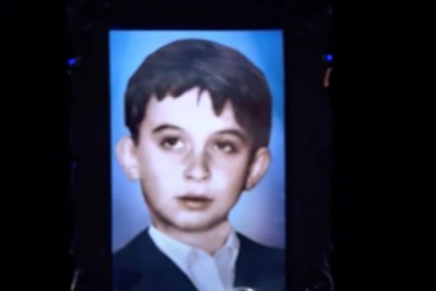 NAJSUROVIJA KRVNA OSVETA NA NAŠEM PODNEBLJU! Otac tugovao, a za smrt MALIŠANA revanširala se MAĆEHA: DEČAK (11) PRONAĐEN MASAKRIRAN NA GROBLJU!