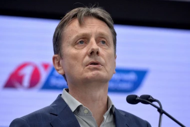 "VEĆ POČETKOM SLEDEĆE SEDMICE RASPODELA NOVCA NAJUGROŽENIJIMA"! Ministar Glišić posetio Desimirovac i Cerovac koji su u požarima pretrpeli ogromnu štetu!