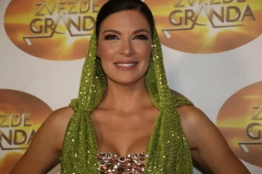 ESTRADA SE SJATILA NA SLAVLJE SANJE KUŽET: Voditeljka "Zvezdi Granda" rodila SINA, suprug poručio posebnu PESMU na proslavi (VIDEO)