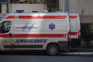 MAJKA POKUŠALA DA UGUŠI BEBU JASTUKOM! Strašna tragedija izbegnuta u poslednjem trenutku!