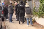 METALNA CEV PALA KUPCIMA NA GLAVU! Horor u supermarketu, policija i hitna pomoć došli brzinom svetlosti