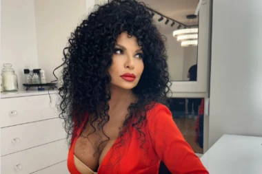 LIDIJA VUKIĆEVIĆ NIKAD OŠTRIJA! Kaže da slavu nikad ne bi obeležila u kafani kao neki! Smeta joj glasna muzika, a sve proslavlja na poseban način (FOTO)