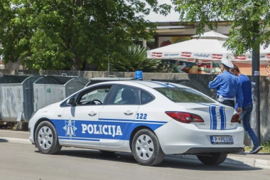 PUCAO U KUĆU U KOJOJ JE BILA MAJKA SA DETETOM! Mladić pobegao sa lica mesta, policija raspisala potragu! VEĆ PRIJAVLJIVAN ZA NASILJE!