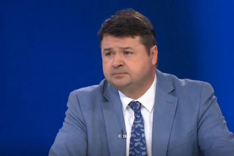 "AKO REKTOR ĐOKIĆ DOBIJE MANDAT, MORA DA PODNESE OSTAVKU"! Profesor Petrov: "Uveo je političku delatnost na fakultete"!