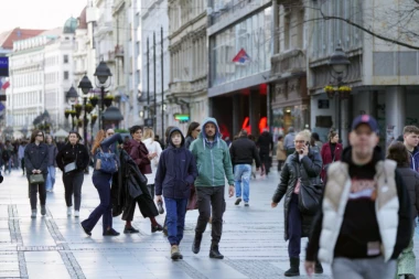 OSTALA I BEZ NOVOG AJFONA, ALI I BEZ 900 EVRA! Ovoj Beograđanki se desio pravi horor, a sve je zabeležila na kameri!