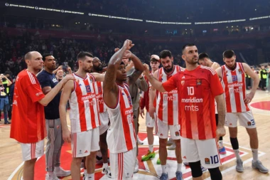 SPREMNI ZA BORBU DO POSLEDNJE KAPI KRVI! Pogledajte kako su košarkaši Zvezde Meridianbet stigli u dvoranu (VIDEO)