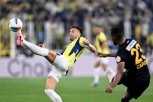 TADIĆ SE ZALETEO DA BIJE SAIGRAČA USRED UTAKMICE: Ludnica na meču Fenerbahčea! (VIDEO)
