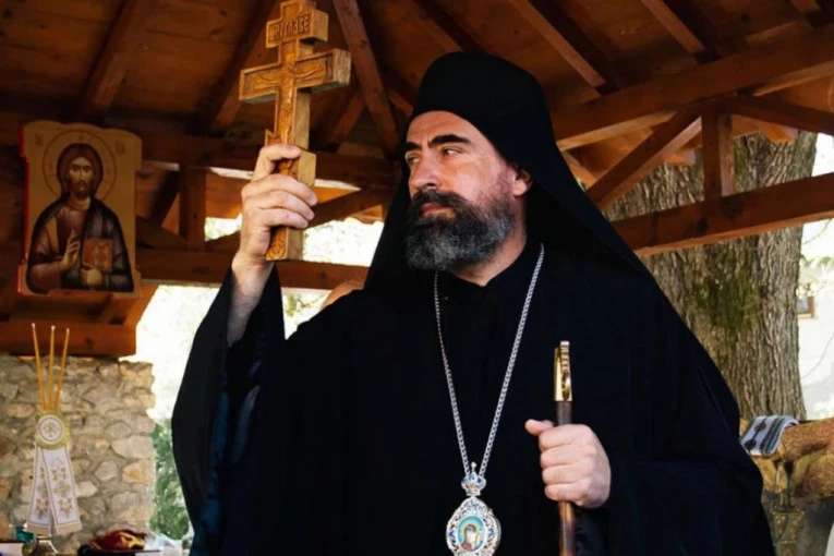 POSLE PARASTOSA DRAŽI MIHAILOVIĆU, VLADIKA METODIJE UPOZORIO: „Duhovno šizofreni ljudi bi da nam određuju šta je istina, istorija i vera“
