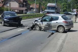 ŽESTOK SUDAR KOD SEVOJNA! Vozila uništena, saobraćaj u prekidu! (FOTO)