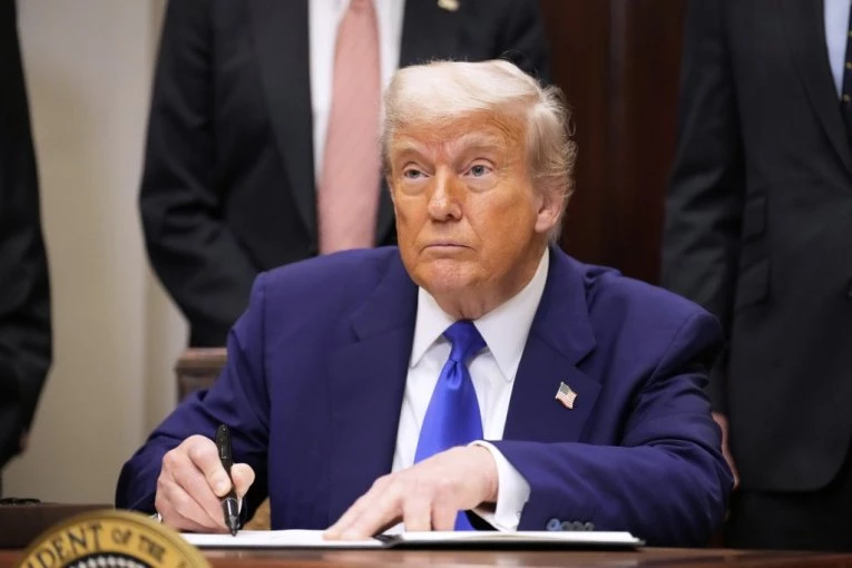 MUŠKARAC UPAO U MAR-A-LAGO! Tražio da se oženi Trampovom unukom!