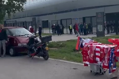SPORTISSIMO ISPRED STADIONA U ZAJEČARU: Pogledajte kakva je atmosfera, tribine se polako pune! (VIDEO)
