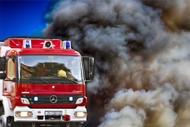 POŽAR U KRALJEVU! Gori deponija, dim se vidi iz celog grada!