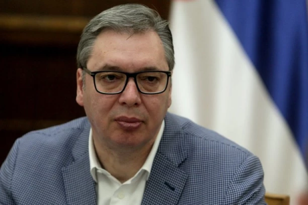 "POSTOJE LJUDI ČIJA SU VEROVANJA JAKA KAO STENA"! Moćna poruka predsednika Vučića! (VIDEO)