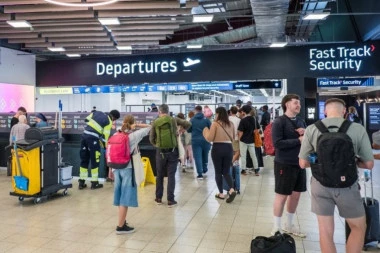 MORAĆEMO DA PLAĆAMO RUČNI PRTLJAG U AVIONIMA? Ovo bi mogla da bude jako loša promena!