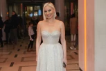 MARIJA VELJKOVIĆ U HALJINI IDEALNOJ ZA TROPSKE VRUĆINE: Jedino u njoj može da izdrži 12 sati snimanja! (FOTO)