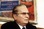 SVAKOG KO UDARI NA BROZA STIGNE PROKLETSTVO! Hrvat skinuo tablu "Trg maršala Tita" sa kafane, pa u istoj PRESUDIO SEBI - još četvoricu stigla KLETVA